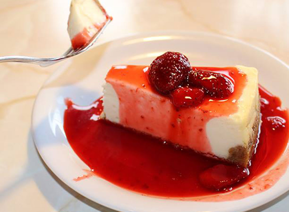 fazolis ny style cheesecake strawberry