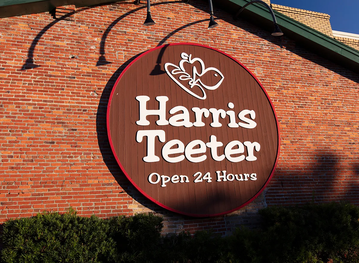 harris teeter logo sign