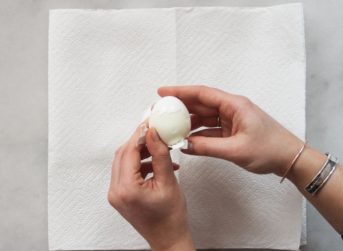 making soft boiled eggs