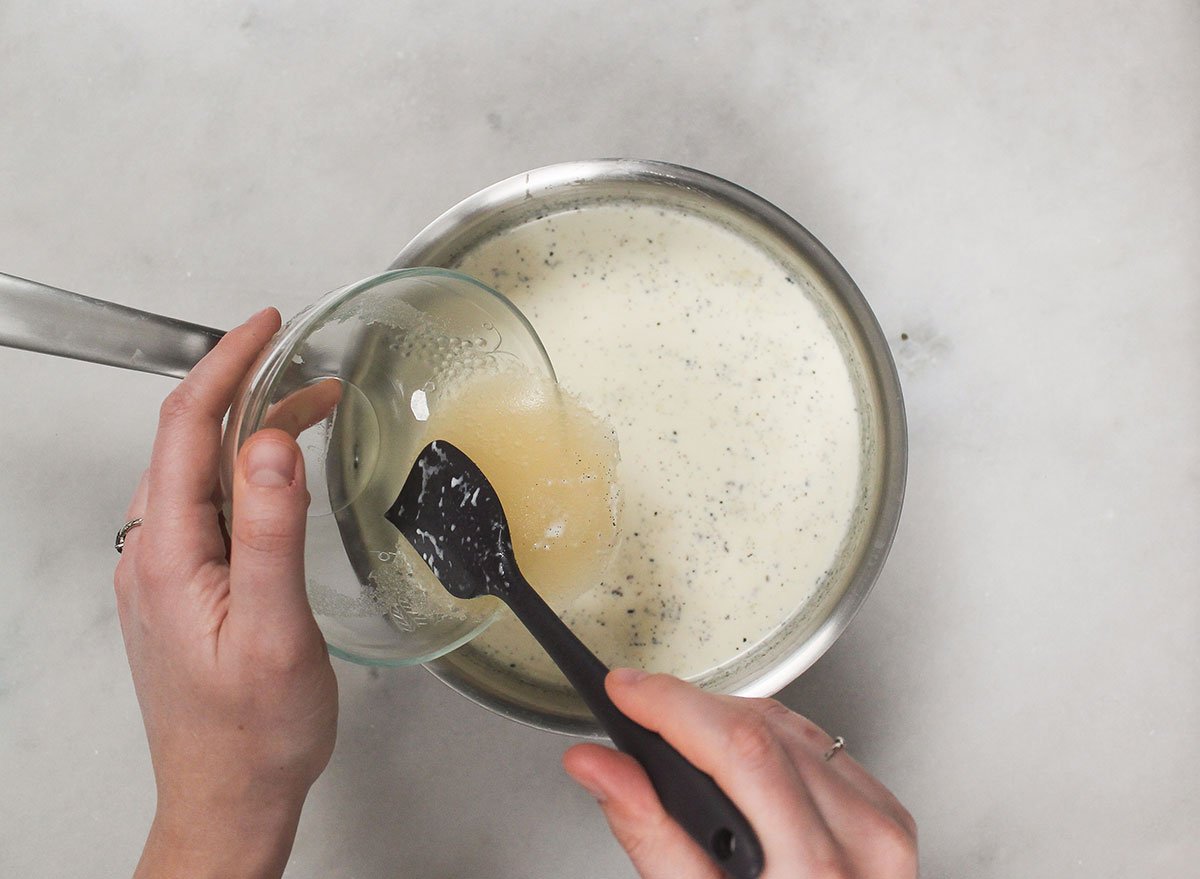 adding gelatin to panna cotta mixture in a pot