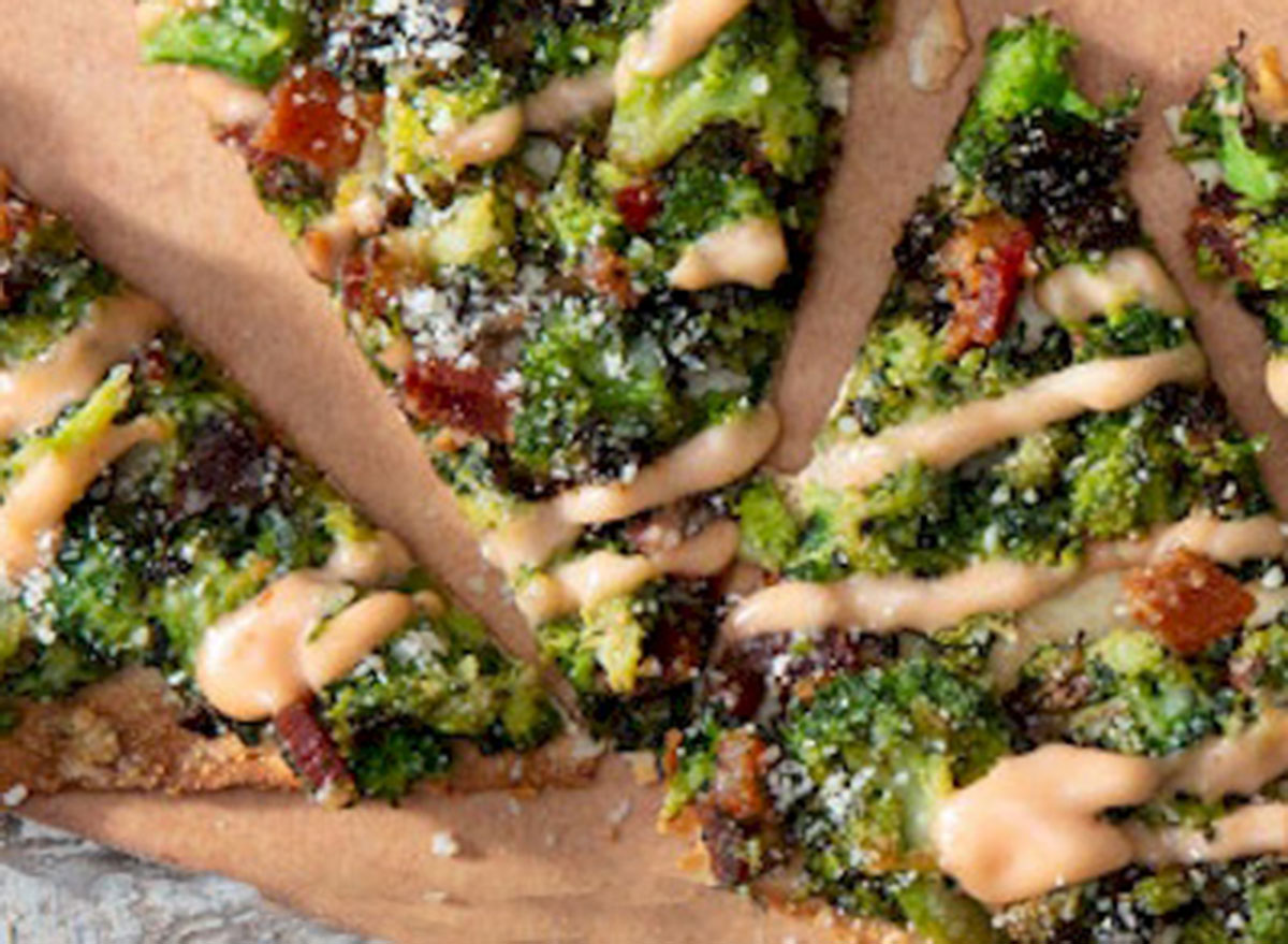 seasons 52 broccoli bacon and cheddar flatbread