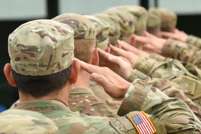 us soldiers giving salute