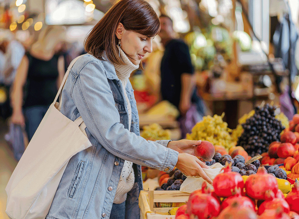 woman fruit shopping in grocery store