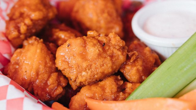 Here S How To Score 40 Boneless Wings From Applebee S On Super Bowl Sunday Eat This Not That