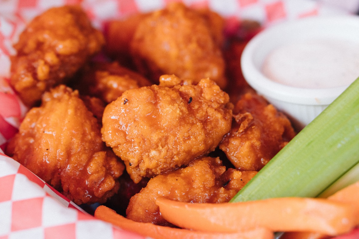Here's How to Score 40 Boneless Wings From Applebee's on Super Bowl Sunday — Eat This Not That