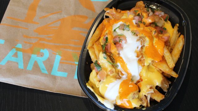 taco bell buffalo chicken nacho fries box wide shot