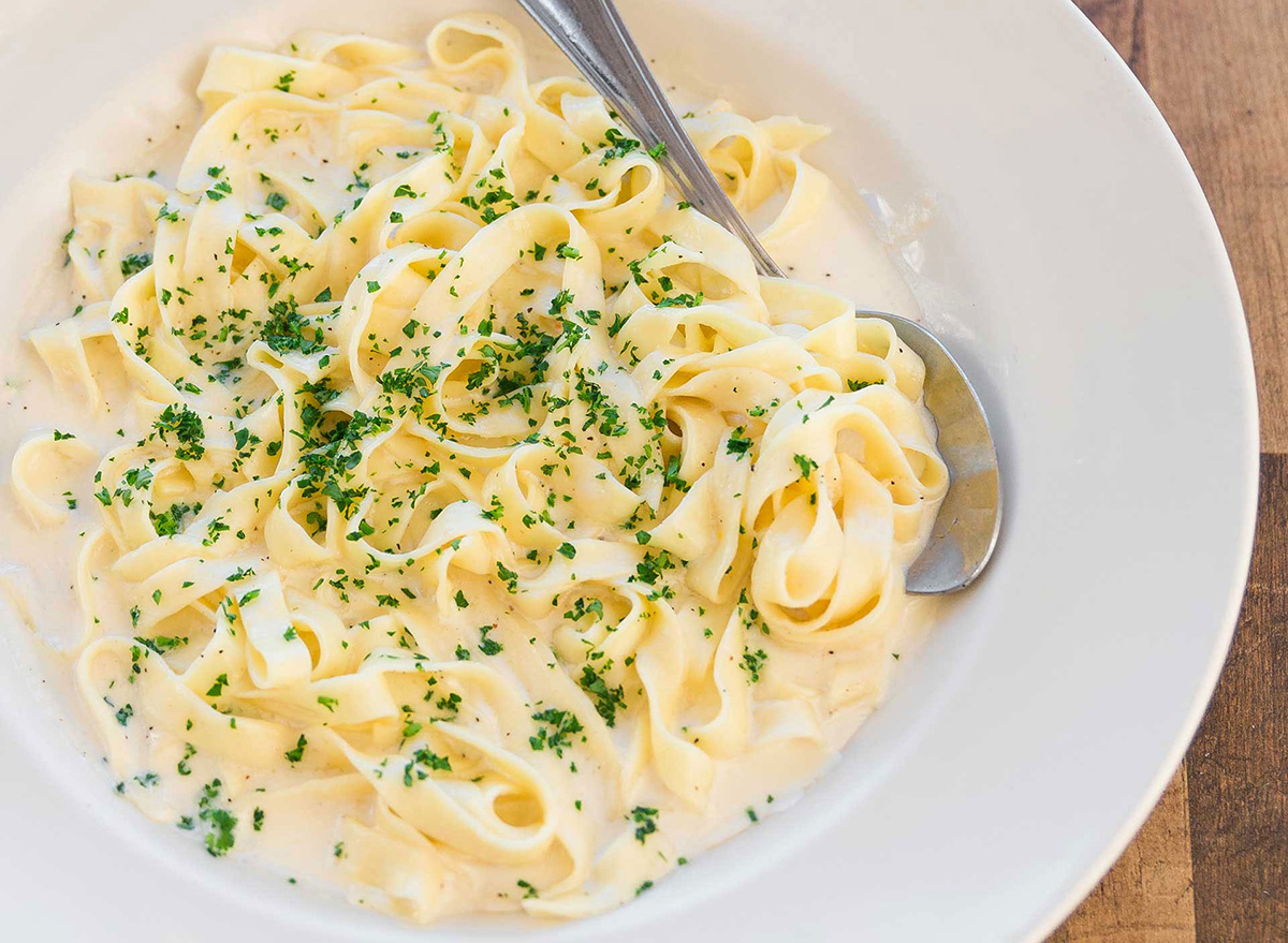 Fettuccine Alfredo (V), Lunch & Dinner Menu