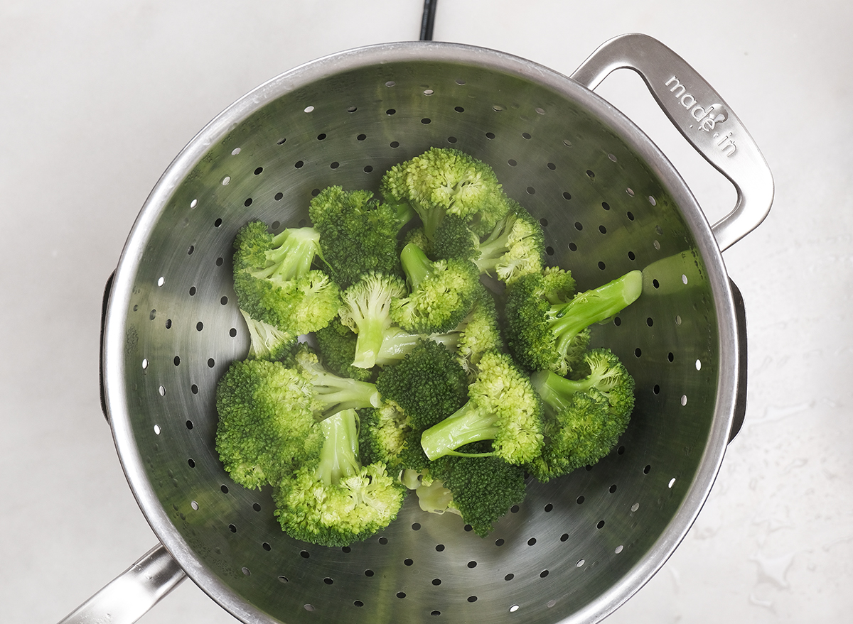 finished steamed broccoli in a colander