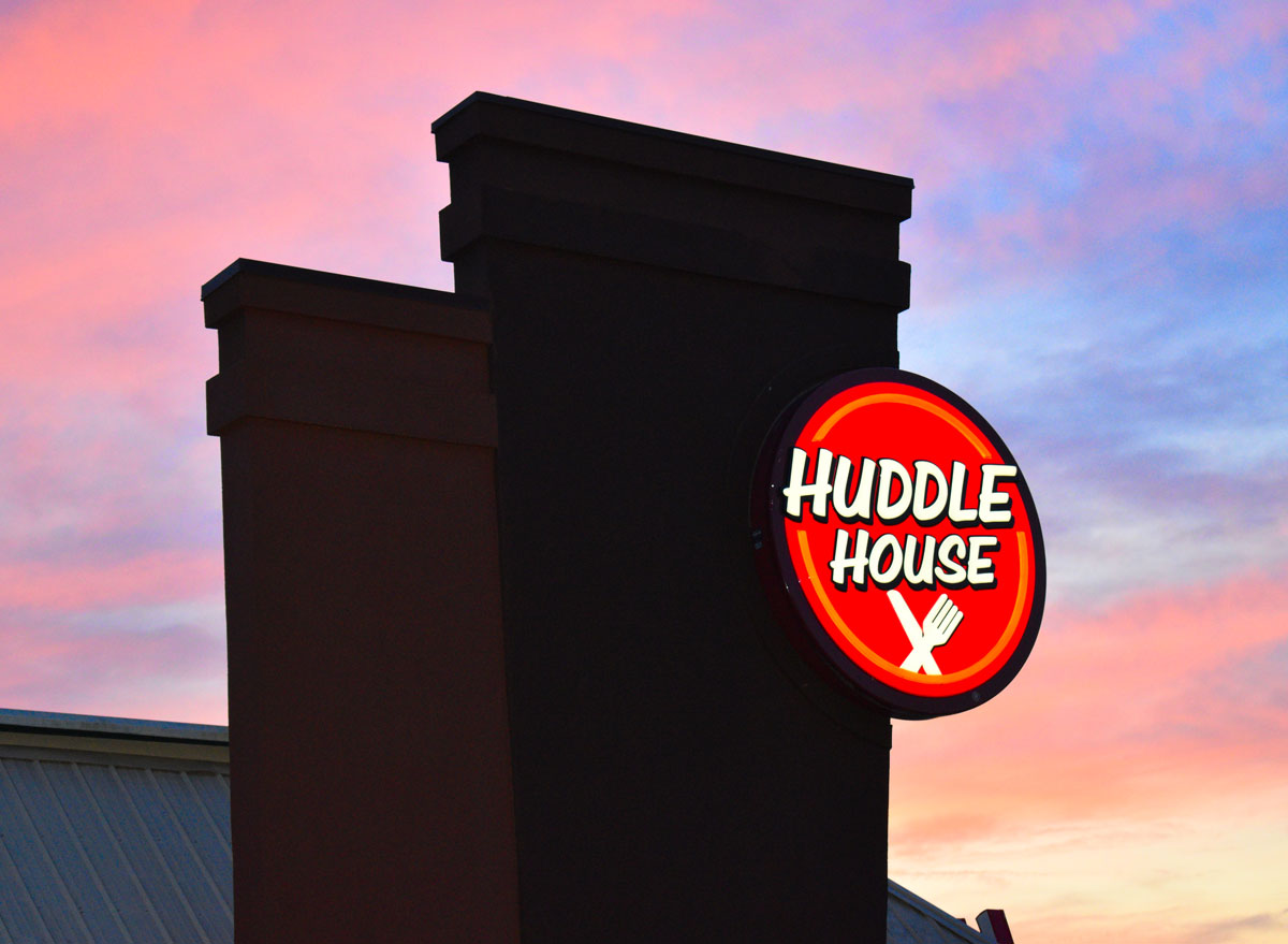 huddle house sign