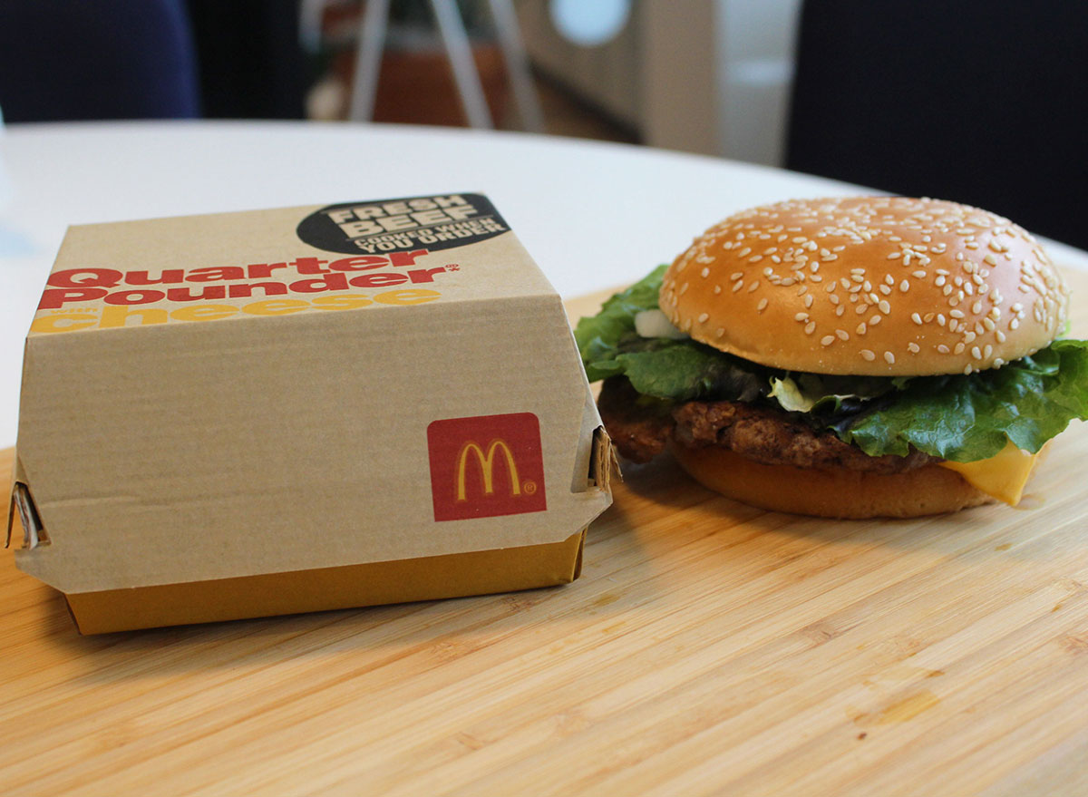 mcdonalds quarter pounder deluxe burger no ketchup