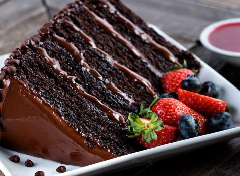 pf changs slice of great wall of chocolate cake with berries