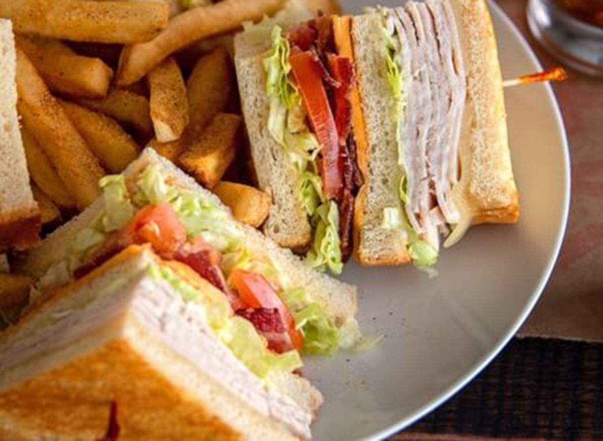 shoneys turkey club sandwich