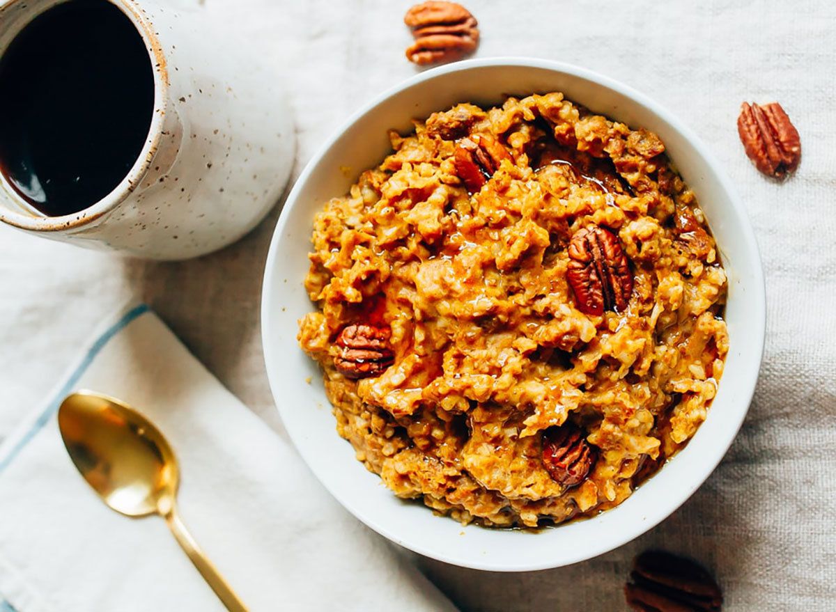 slow cooker pumpkin pie oatmeal with pecans in bowl