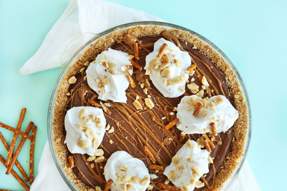 peanut butter chocolate pretzel pie