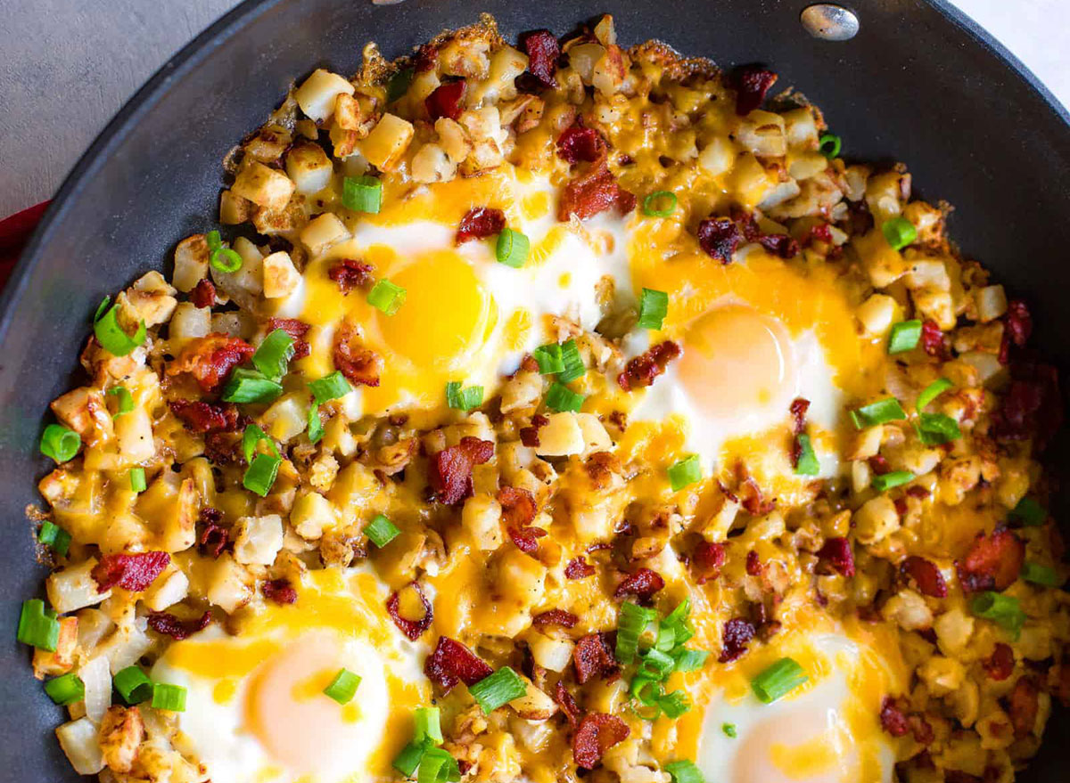 breakfast skillet with eggs potatoes bacon chives