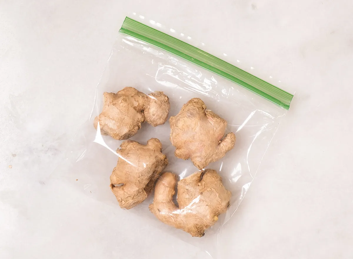 store ginger in a ziplock plastic bag