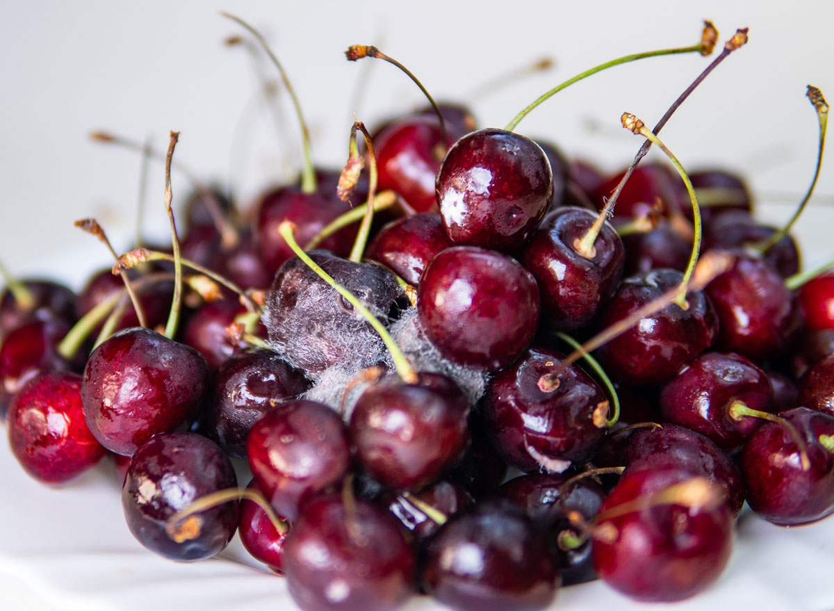 Is It Safe To Eat Produce That Has Touched Other Rotten, Moldy Foods?