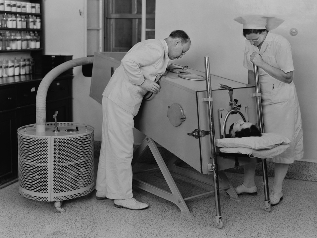 Polio patient in an iron lung