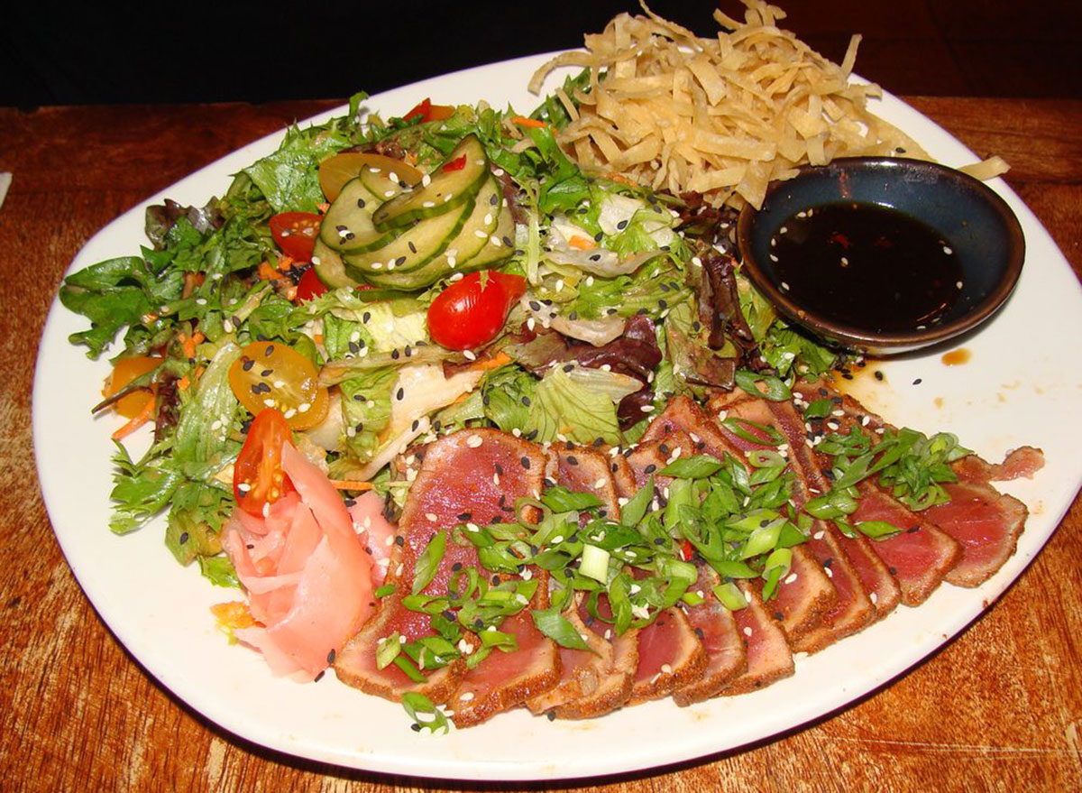 disney world healthy meals seared tuna salad