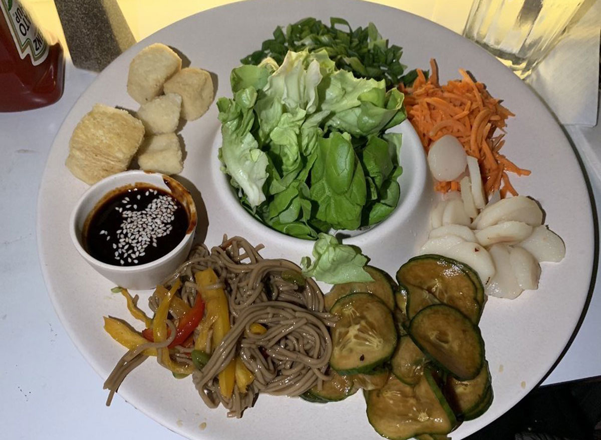 disney world healthy meals szechuan lettuce wraps