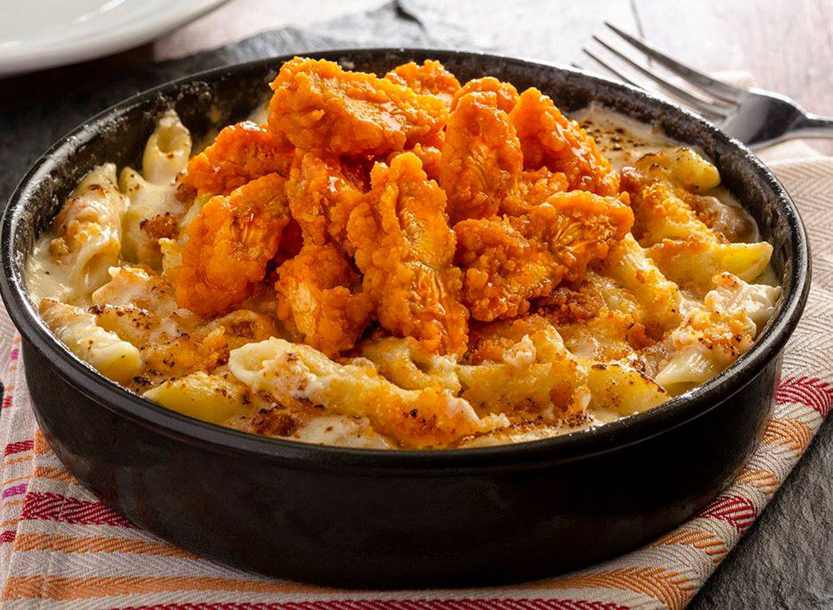 uno deep dish buffalo chicken mac and cheese