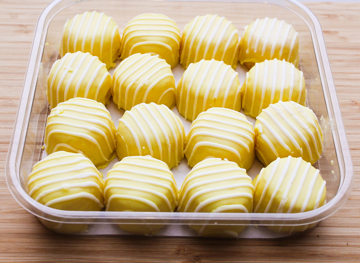 whole foods bakery mini lemon cakes