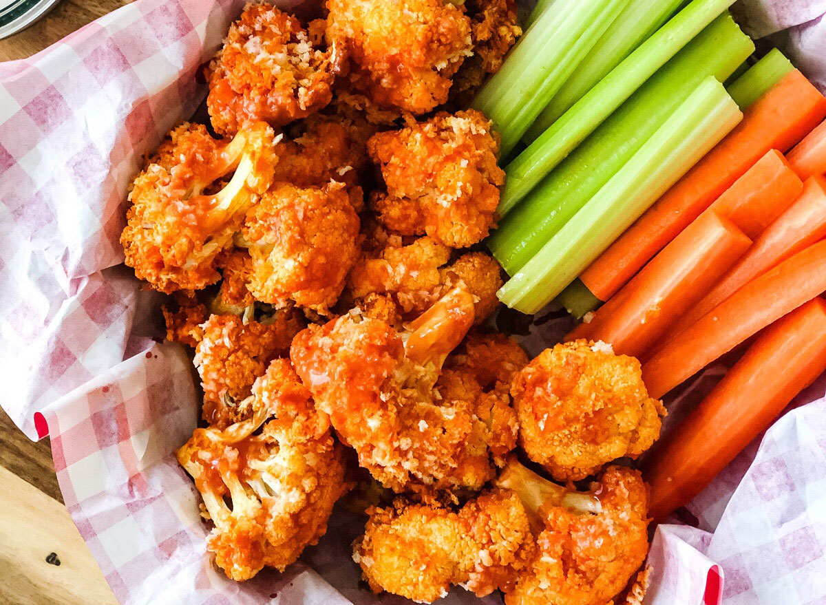 air fryer buffalo cauliflower bites