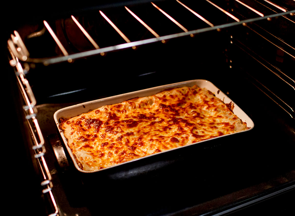 Cooking lasagna in oven