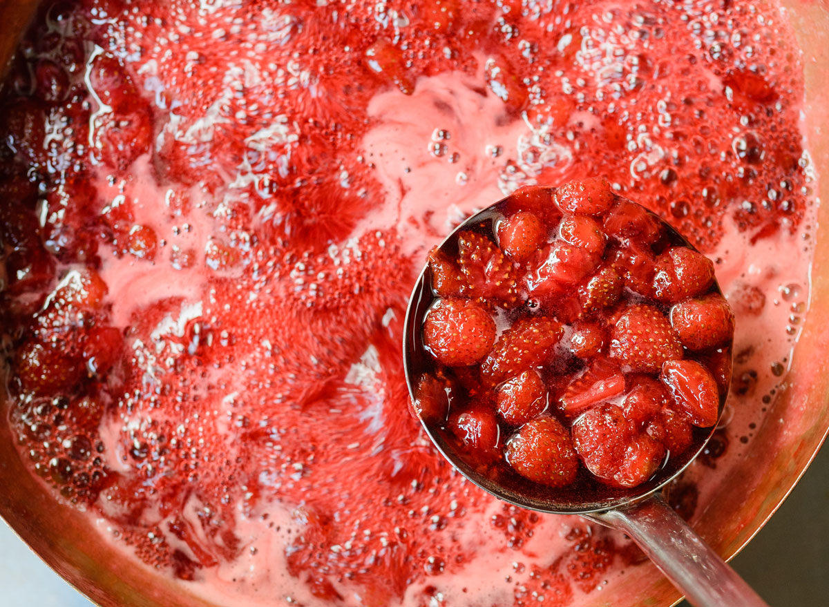 Cooking strawberry jam