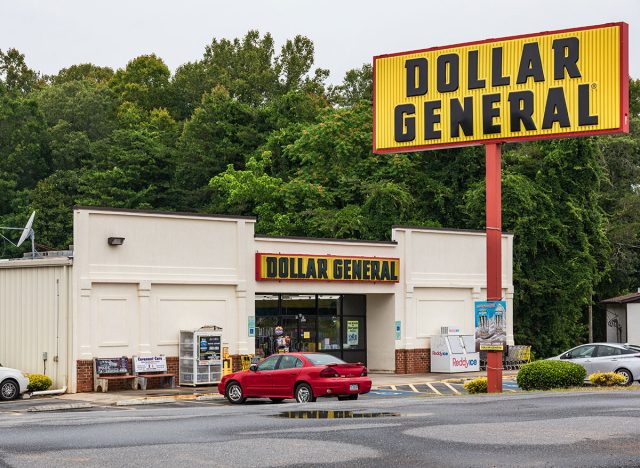 dollar general storefront