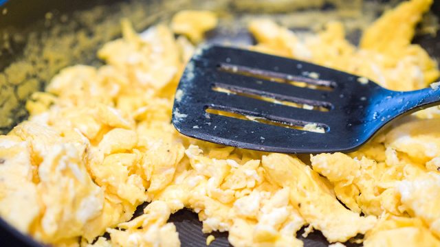 scrambled eggs spatula pan