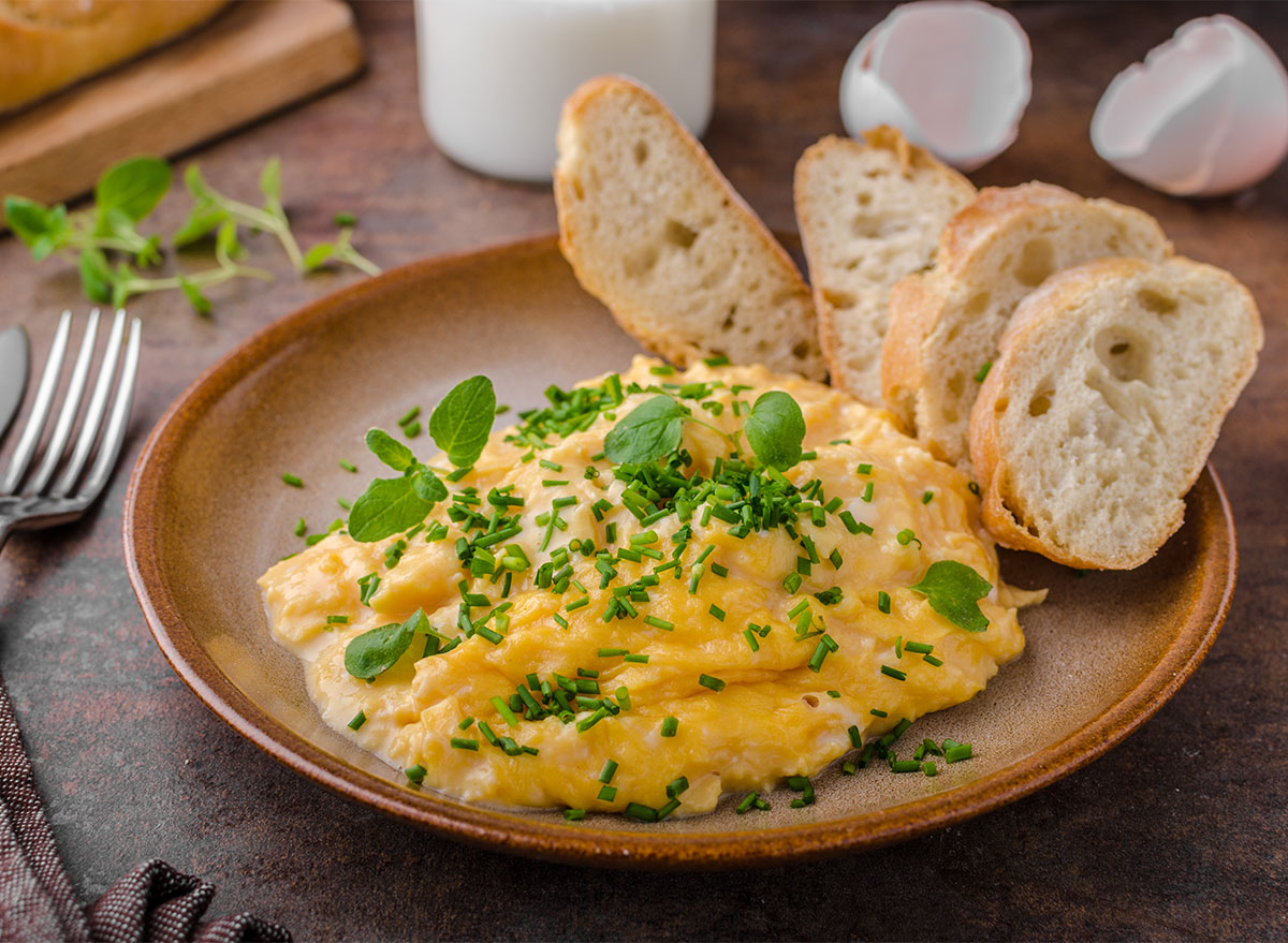 13 Scrambled Egg Mistakes How To Fix Them Eat This Not That