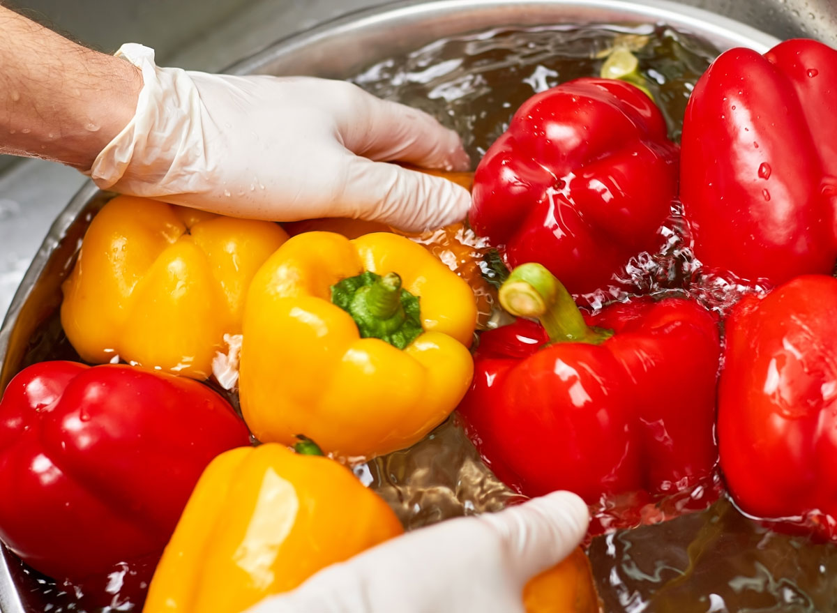 How to Wash Vegetables and Fruits to Remove Pesticides