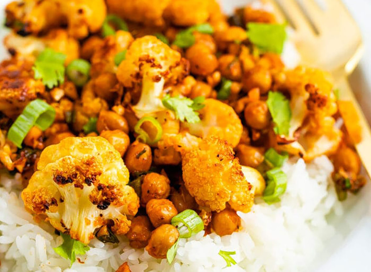 Spicy cauliflower and chickpeas