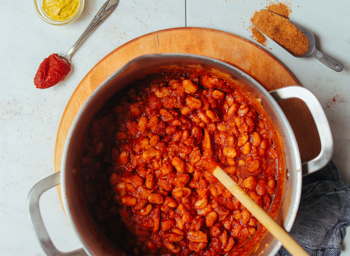 baked beans in pot