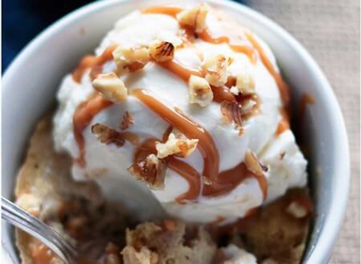 caramel apple mug cake