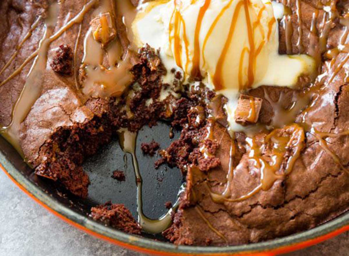 caramel skillet brownie