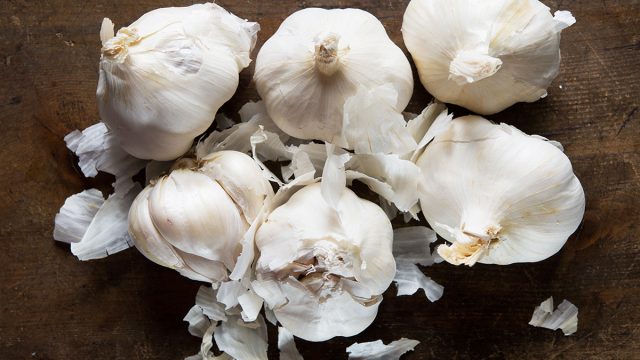 What Happens to Your Body When You Eat Garlic — Eat This Not That