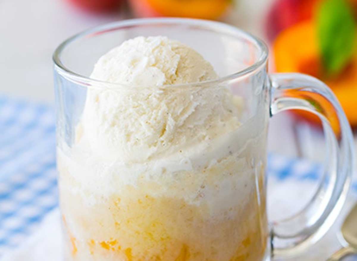 peach cobbler mug cake