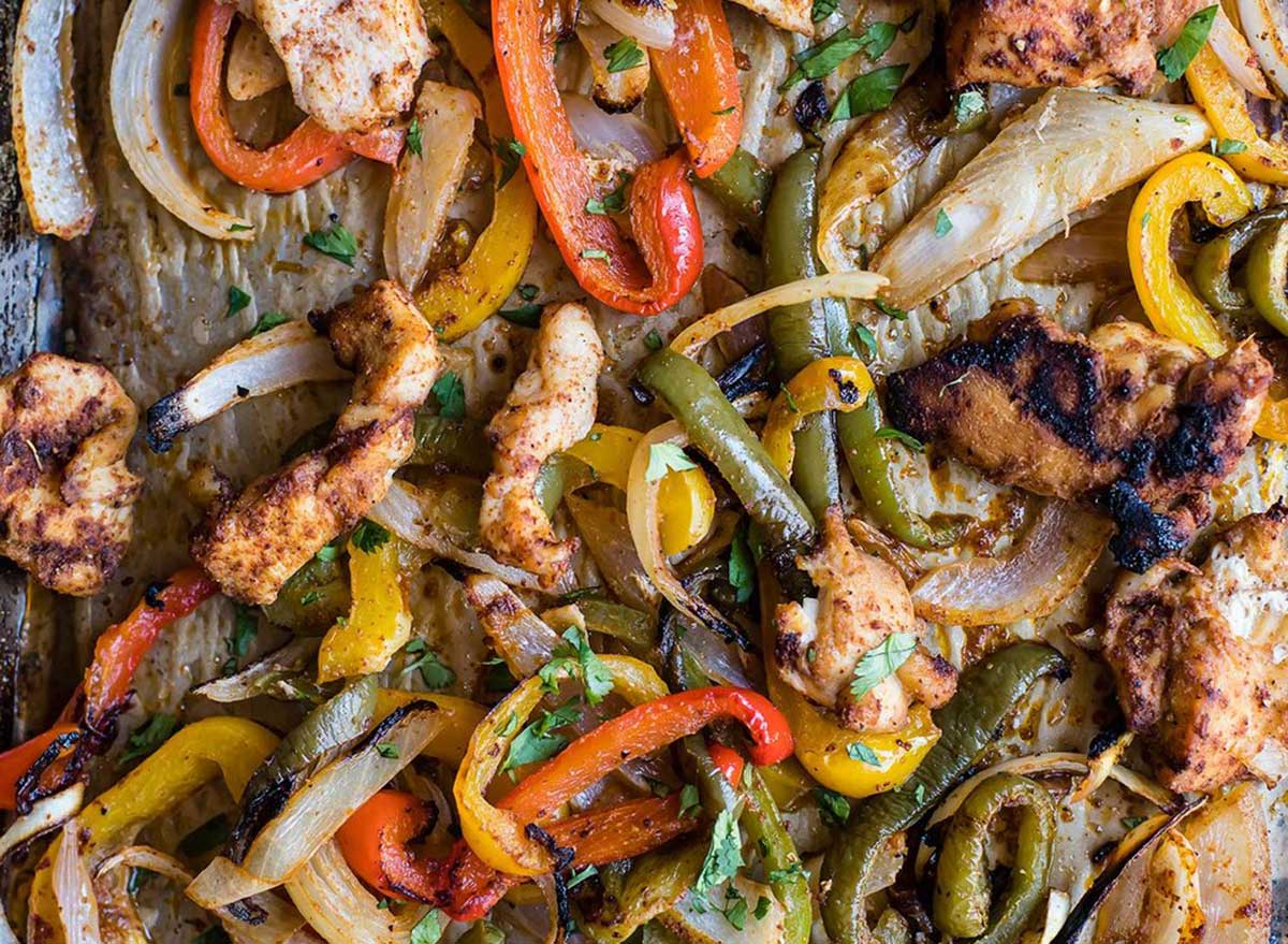 https://www.eatthis.com/wp-content/uploads/sites/4/2020/04/sheet-pan-chicken-fajitas.jpg