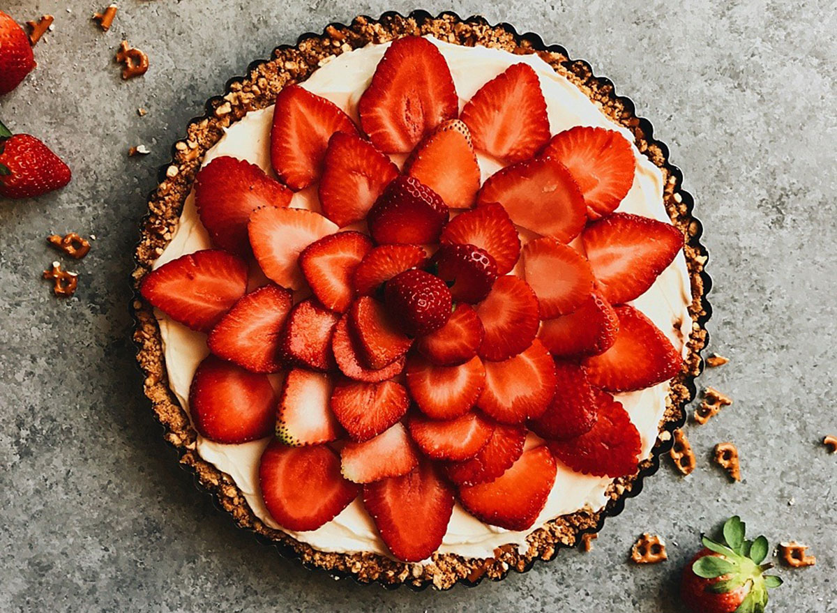 strawberry pretzel tart