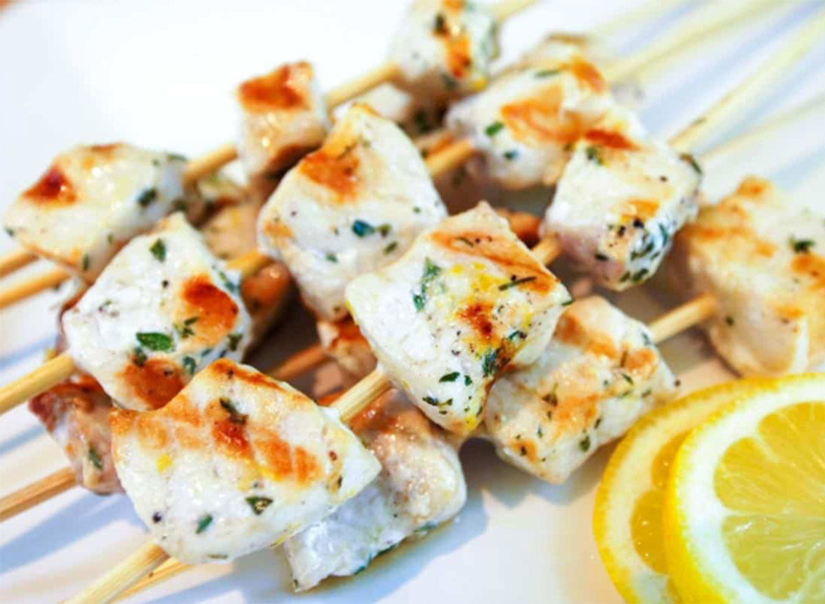 swordfish kabobs with lemon slices