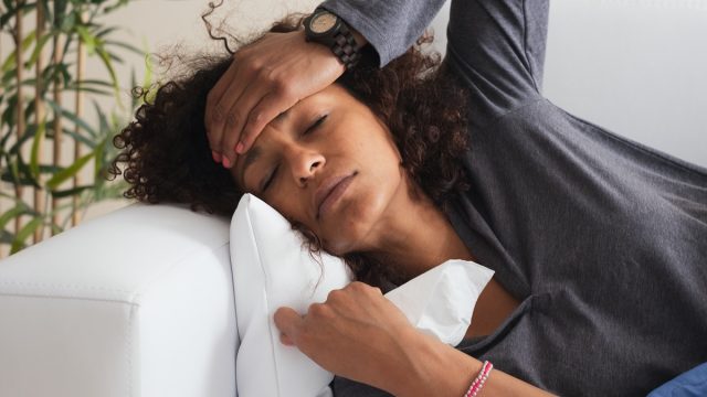 woman with cold and flu bad symptoms