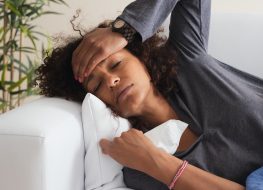 woman with cold and flu bad symptoms