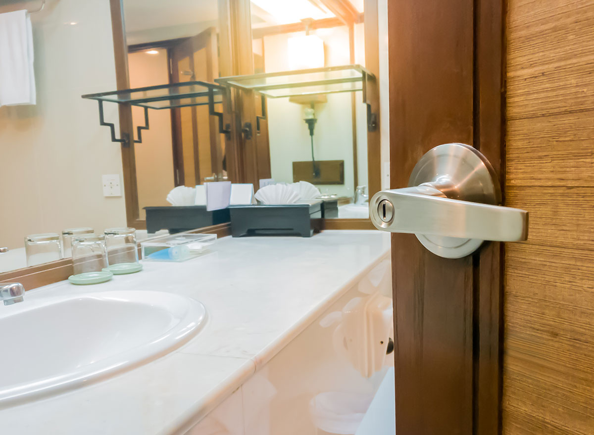 These Are the Warning Signs You're Drinking Too Much Beer — Eat This Not That