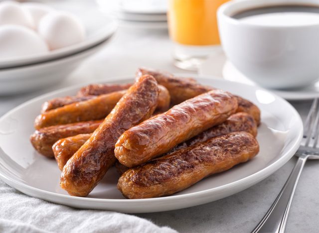 plate of breakfast sausage links