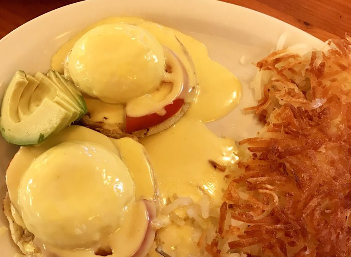 eggs benedict with hash browns