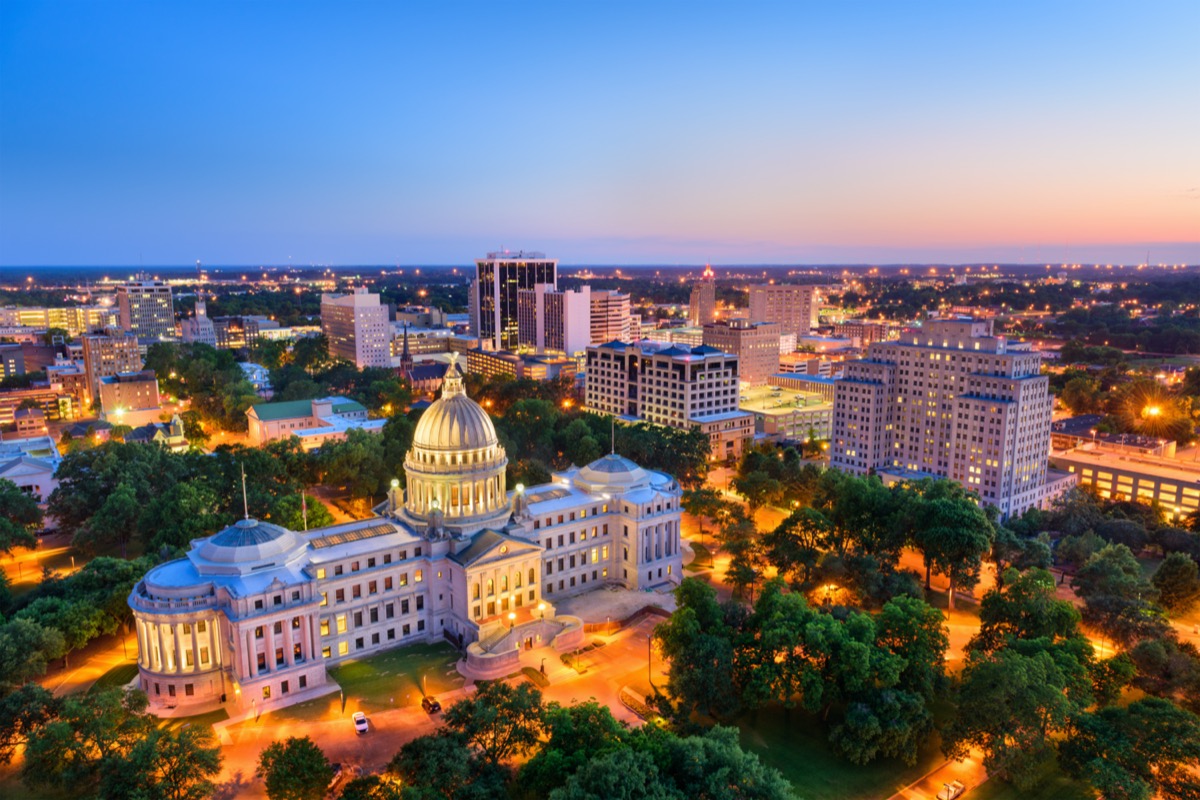 Jackson, Mississippi, estados UNIDOS horizonte sobre el Edificio del Capitolio.