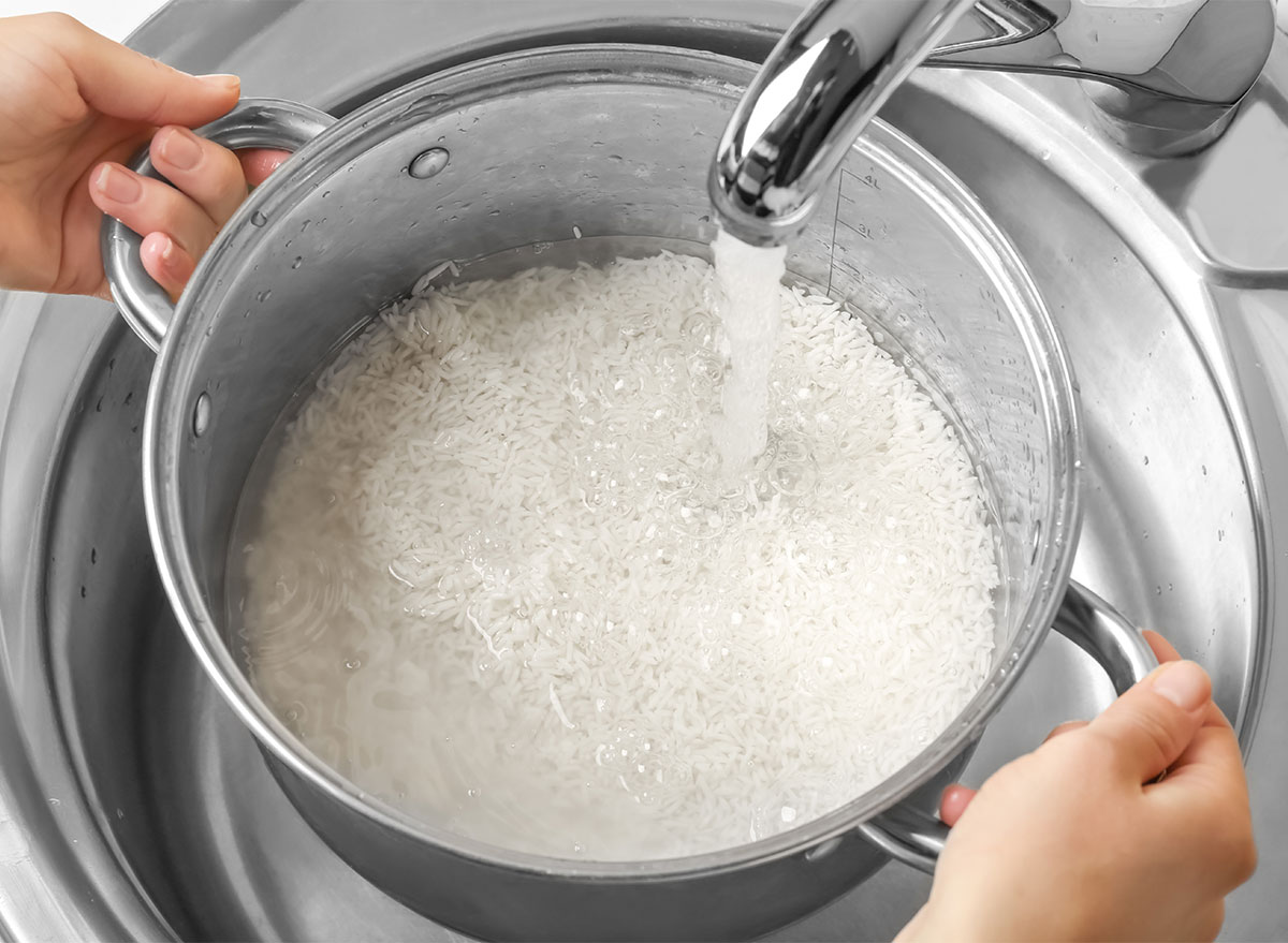rinsing rice in pot
