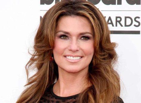 Shania Twain Airlifted to Hospital With COVID-19 Pneumonia: Here Are the Signs
